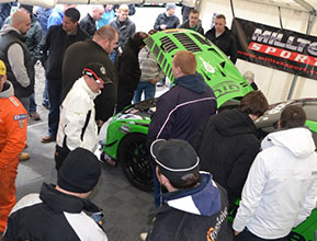 Fans gathered around the GT-R